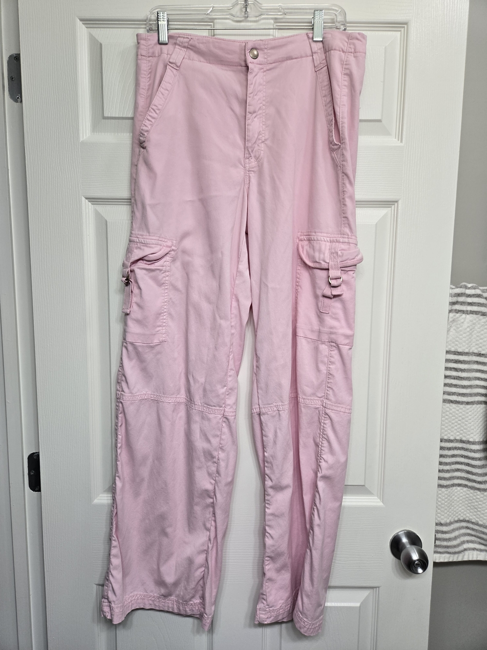 American Eagle Outfitters Light Pink Cargo Pants